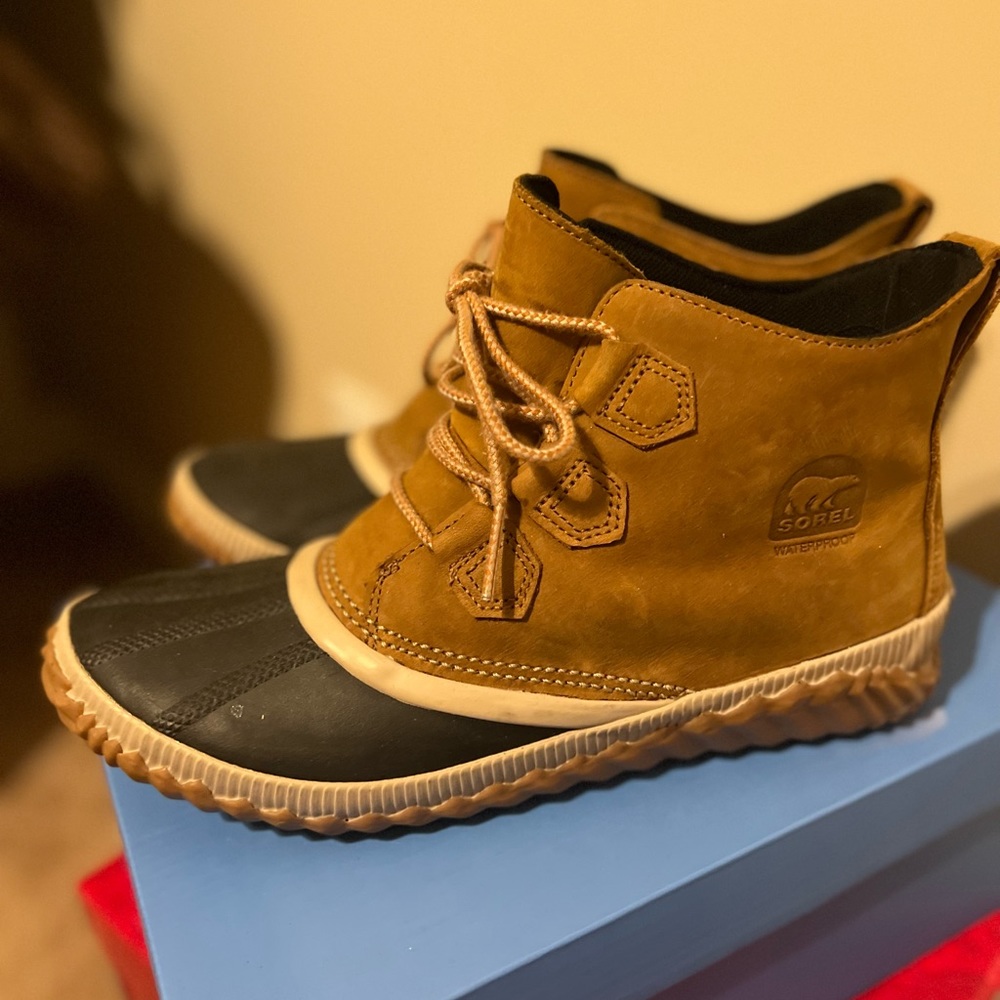 Sorel boots- waterproof size10